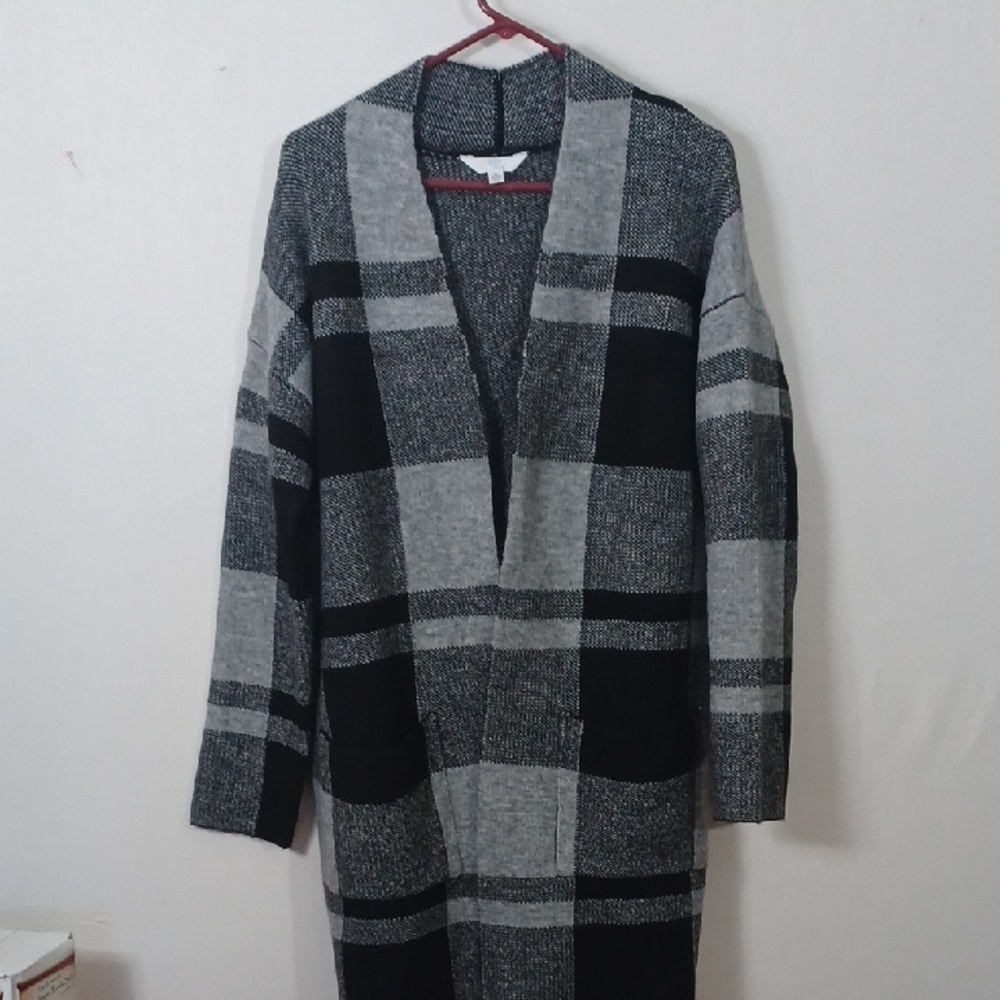 Time and Tru Black and White Knit Cardigan